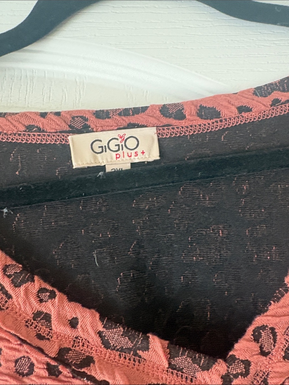 GGO Pink Leopard V-Neck Pullover Sweatshirt - Picture 3 of 3